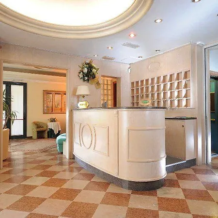 Floris فندق موليانو فينيتو