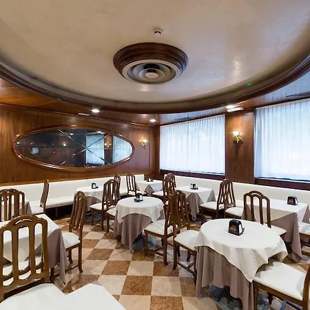 Floris فندق موليانو فينيتو