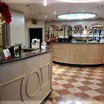 Floris Hotel