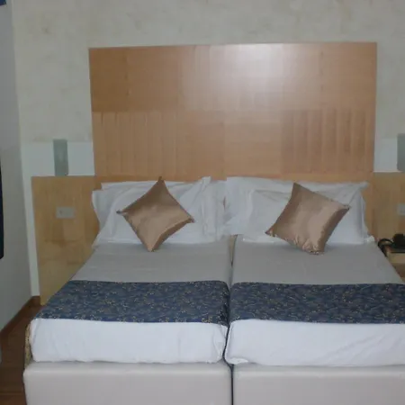 Floris Hotel 4*