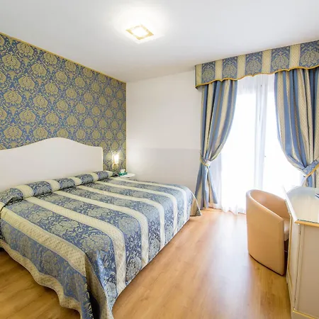 Floris Hotel 4*