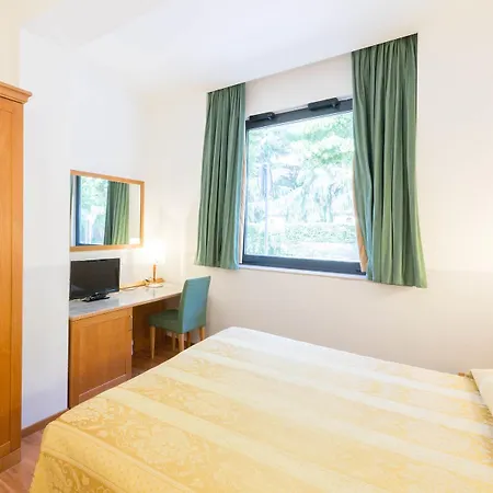 Floris Hotel 4*