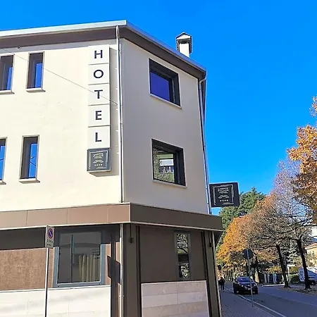 Floris Hotel 4*