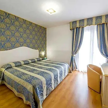 Floris Hotel