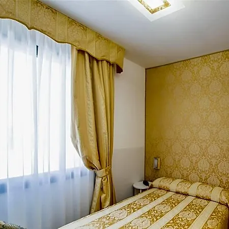 Floris Hotel 4*