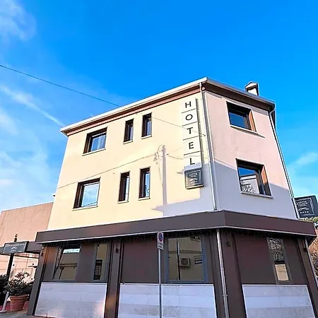 Floris Hotel