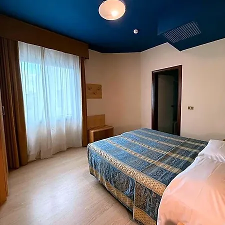 Floris Hotel 4*
