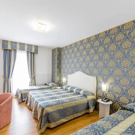 Hotel Floris 4*