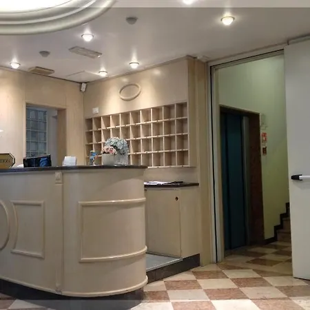 Hotel Floris 4*