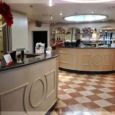 Floris Hotel